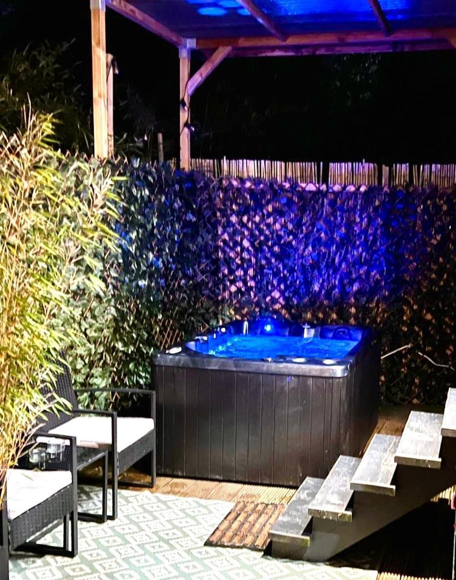 Tiny House With Garden And Jacuzzi Near Amsterdam Villa Vijfhuizen Exterior photo