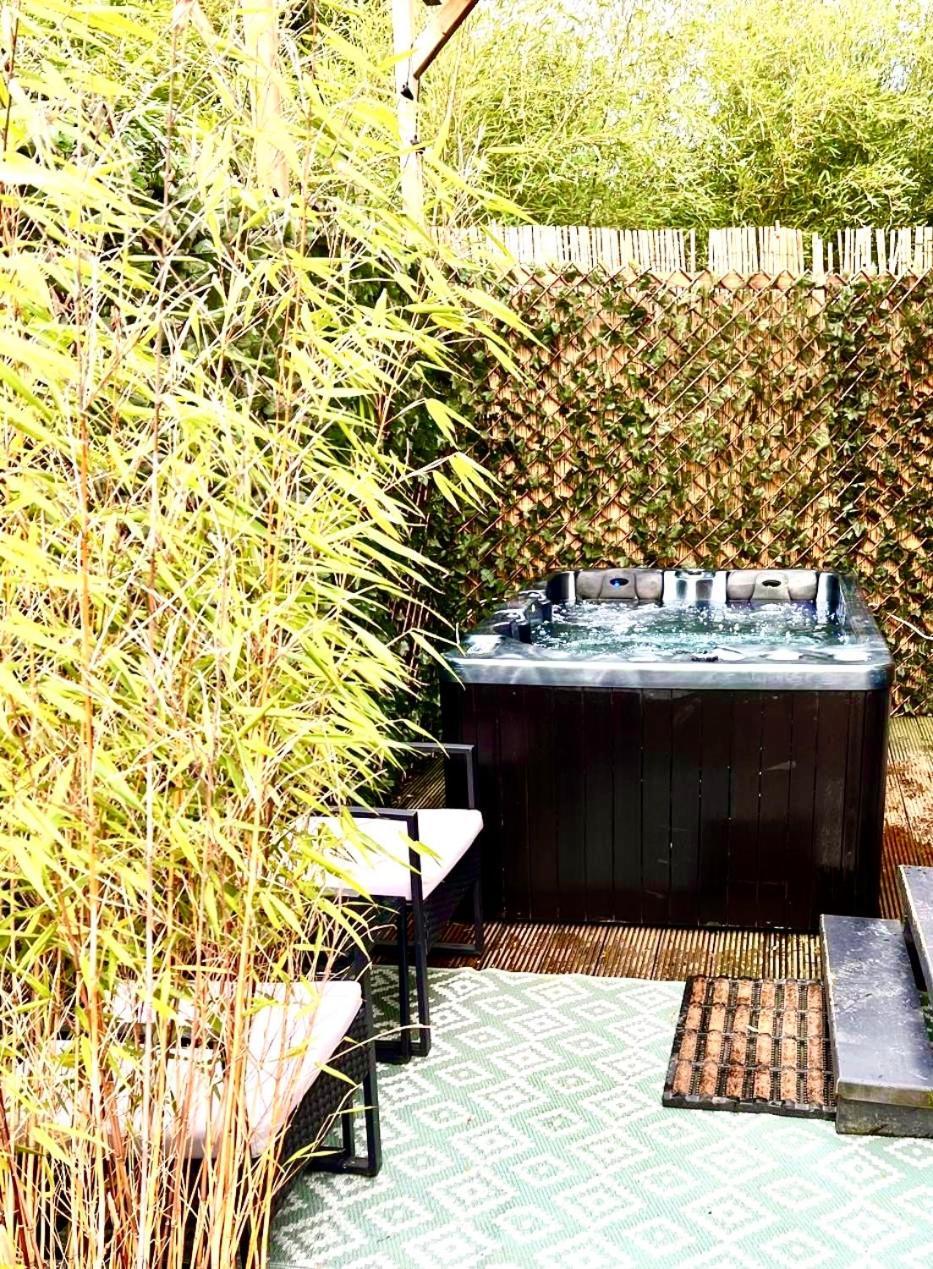 Tiny House With Garden And Jacuzzi Near Amsterdam Villa Vijfhuizen Exterior photo