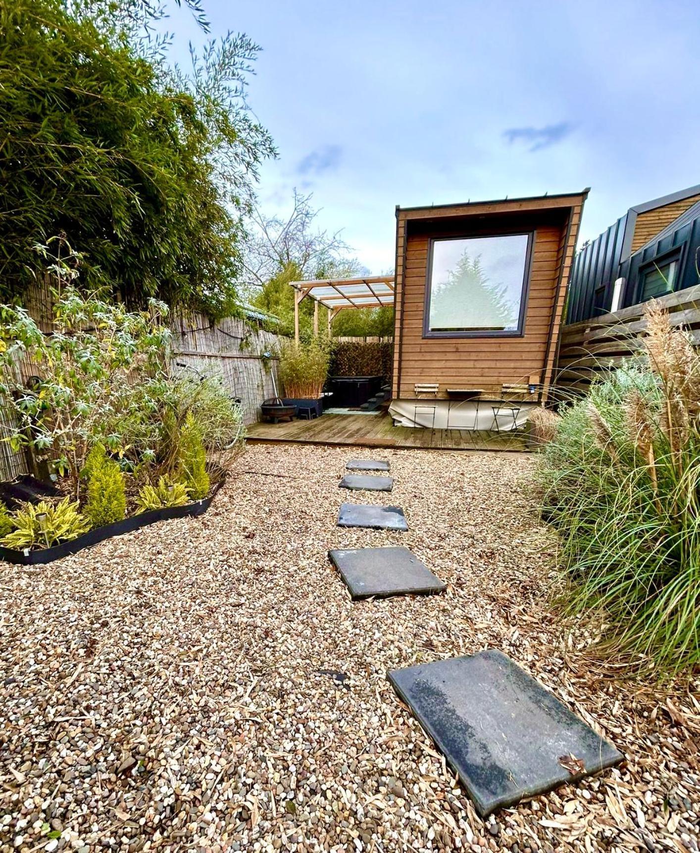Tiny House With Garden And Jacuzzi Near Amsterdam Villa Vijfhuizen Exterior photo
